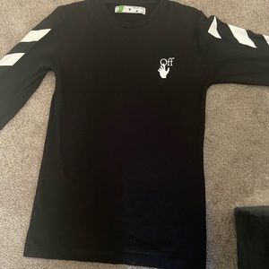 Woman’s off white black long sleeve t shirt size small worn once.